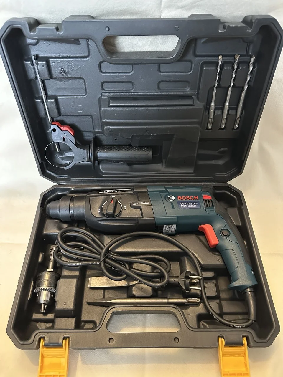 Перфоратор Bosch 820W Новый в кейсе - миниатюра 2