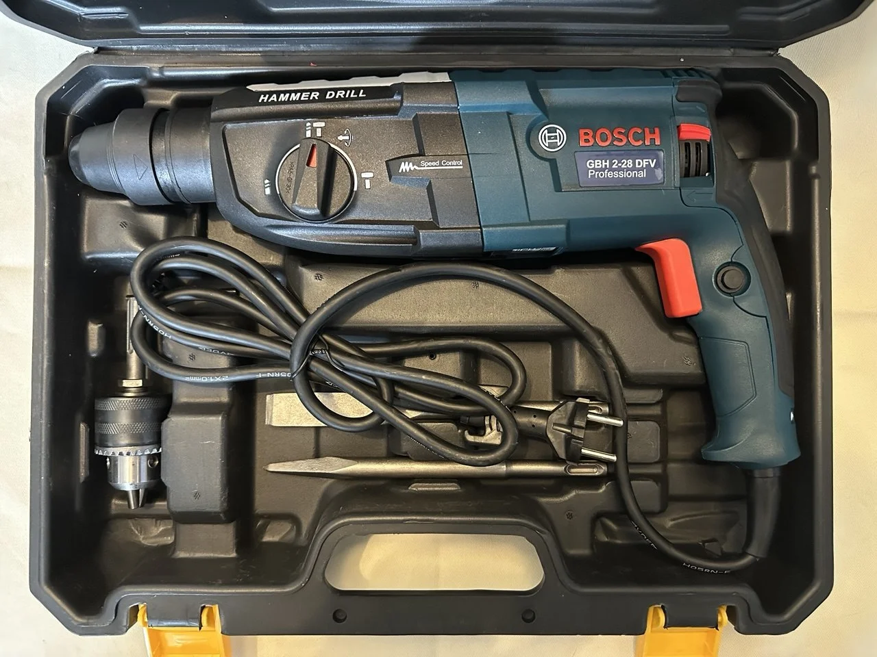 Перфоратор Bosch 820W Новый в кейсе - миниатюра 3