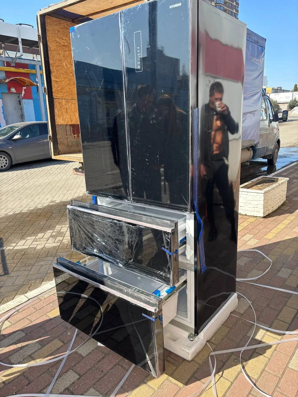 Многодверный холодильник Hyundai черное стекло - миниатюра 12