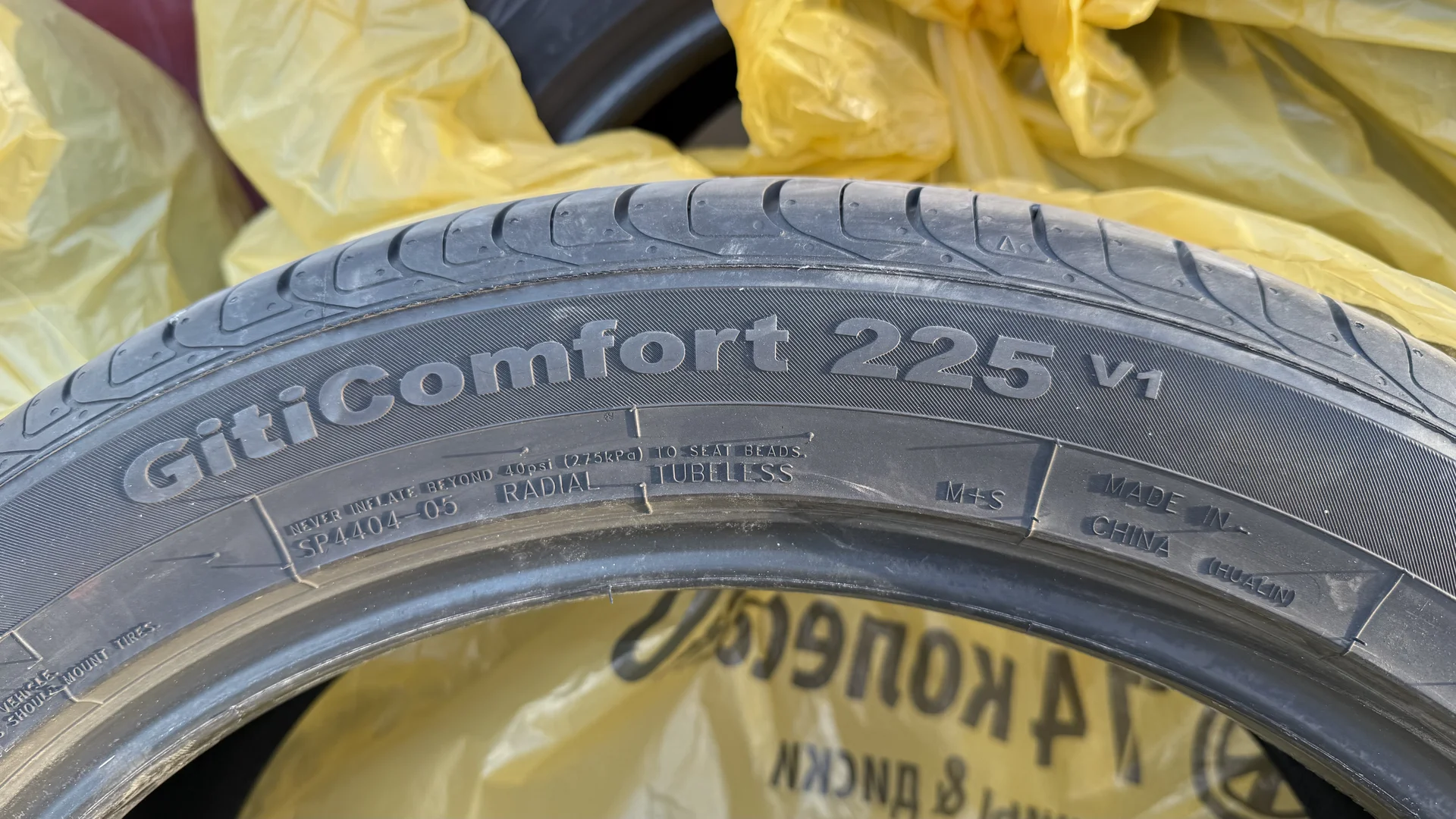 Летняя резина Giti Comfort 225 V1 245/45 R20 - миниатюра 2