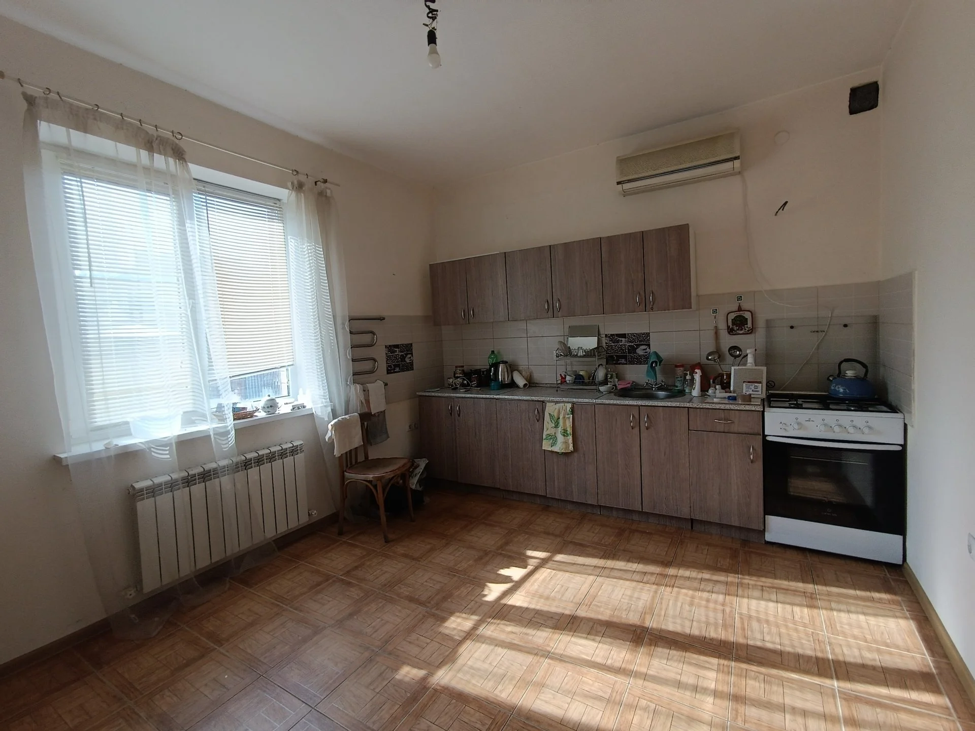 Продаётся новый современный дом 170 кв.м в центре станицы Васюринской. - миниатюра 3