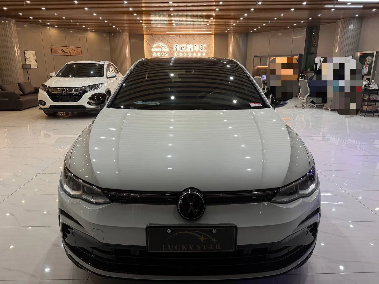 Volkswagen Golf 8 R-line Edition - миниатюра 3