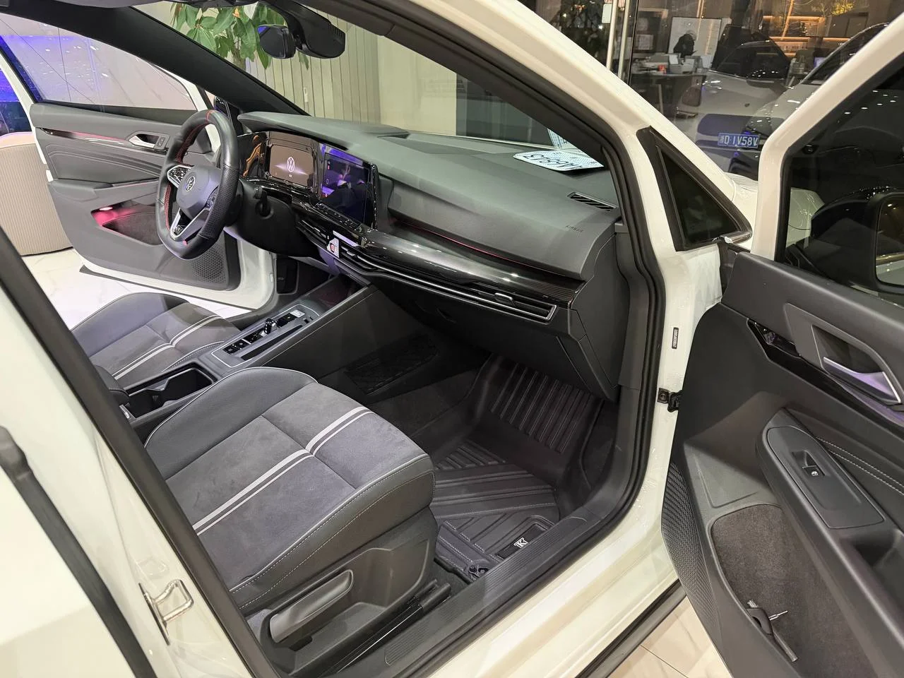 Volkswagen Golf 8 R-line Edition - миниатюра 7