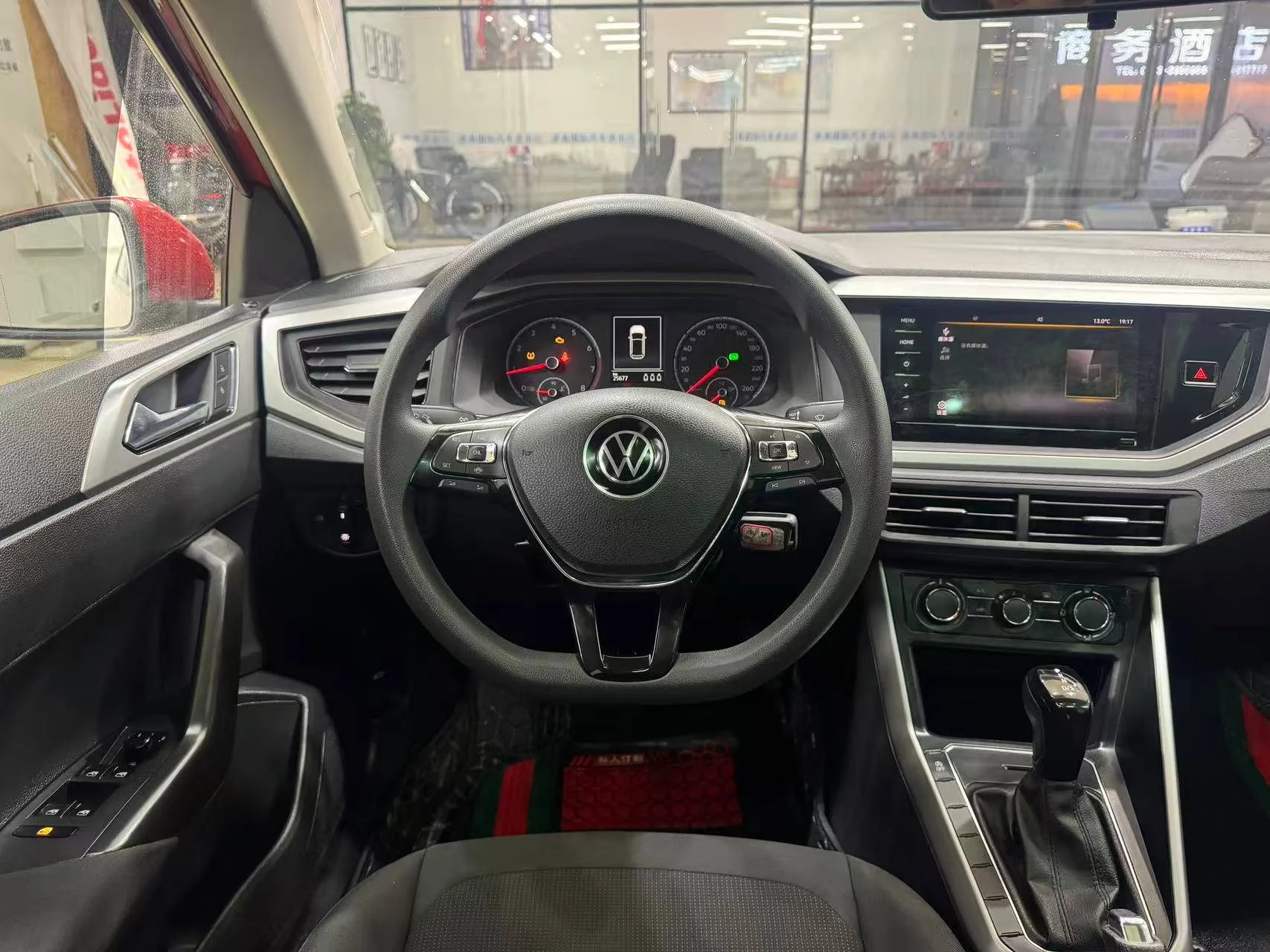 Vw Polo Plus Panoramic Enjoy Edition - миниатюра 9