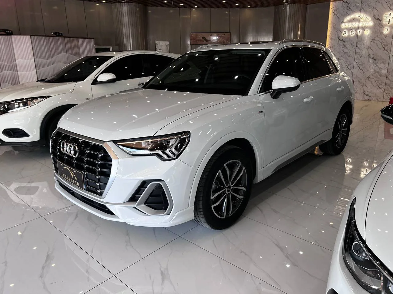 Audi Q3 Aggressive Sporty Edition - миниатюра 2