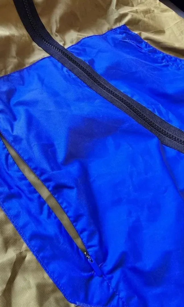 Куртка дождевик nike превращается в сумку - миниатюра 5