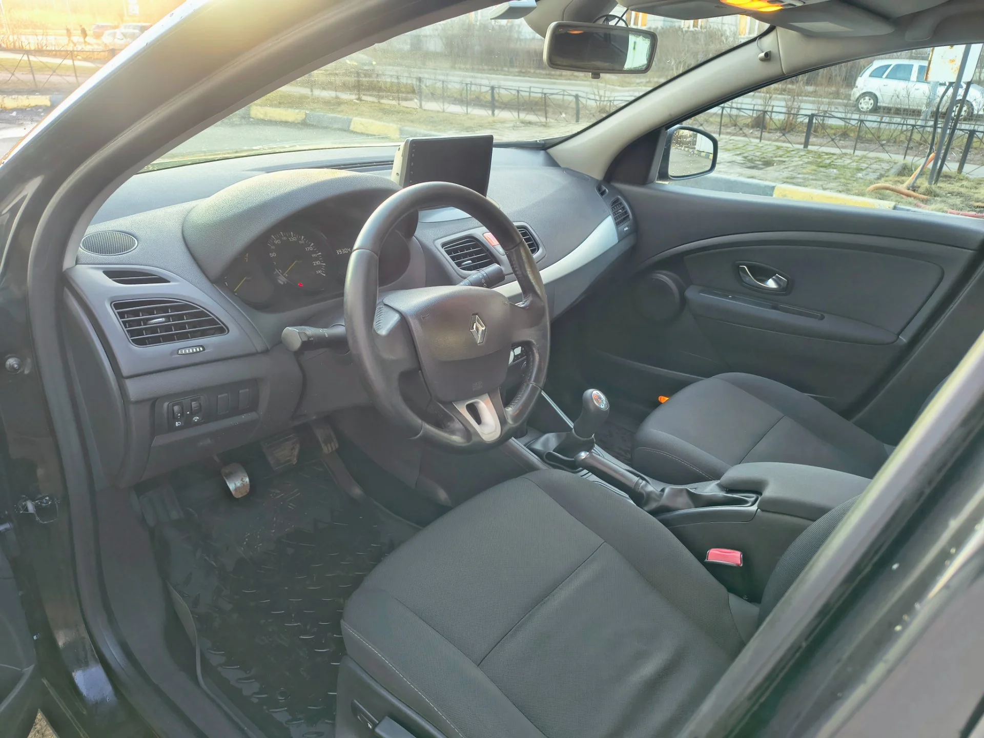 Renault Fluence 1.6 MT - миниатюра 7
