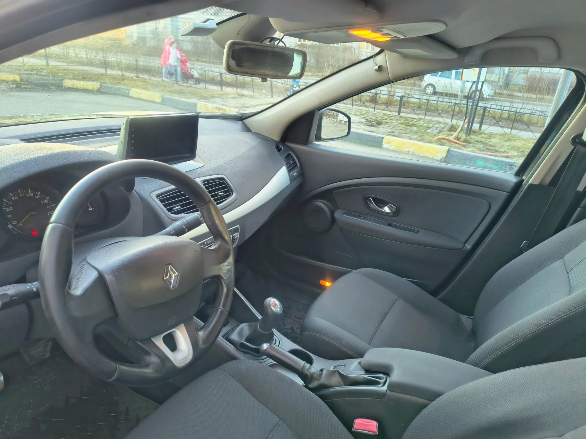 Renault Fluence 1.6 MT - миниатюра 8