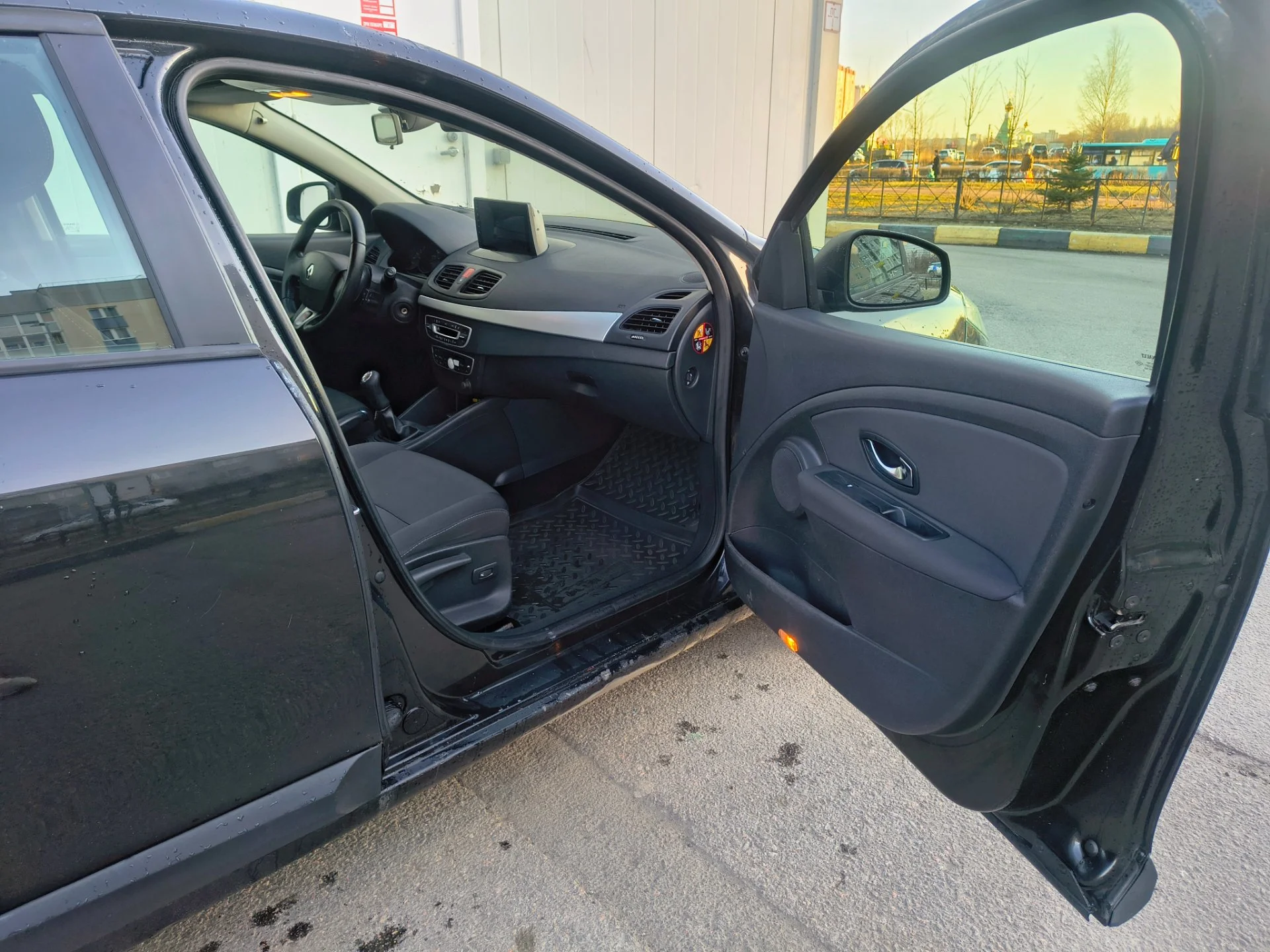 Renault Fluence 1.6 MT - миниатюра 13