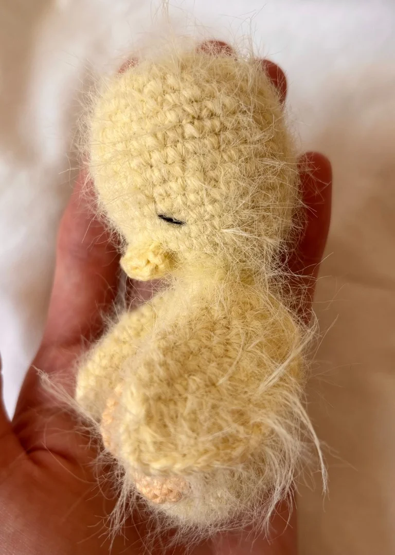 Вязаная игрушка утенок - изображение 1
