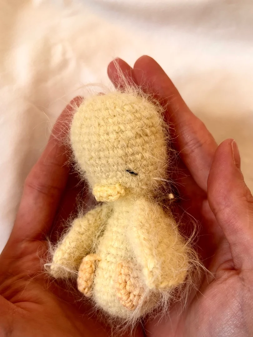 Вязаная игрушка утенок - миниатюра 2