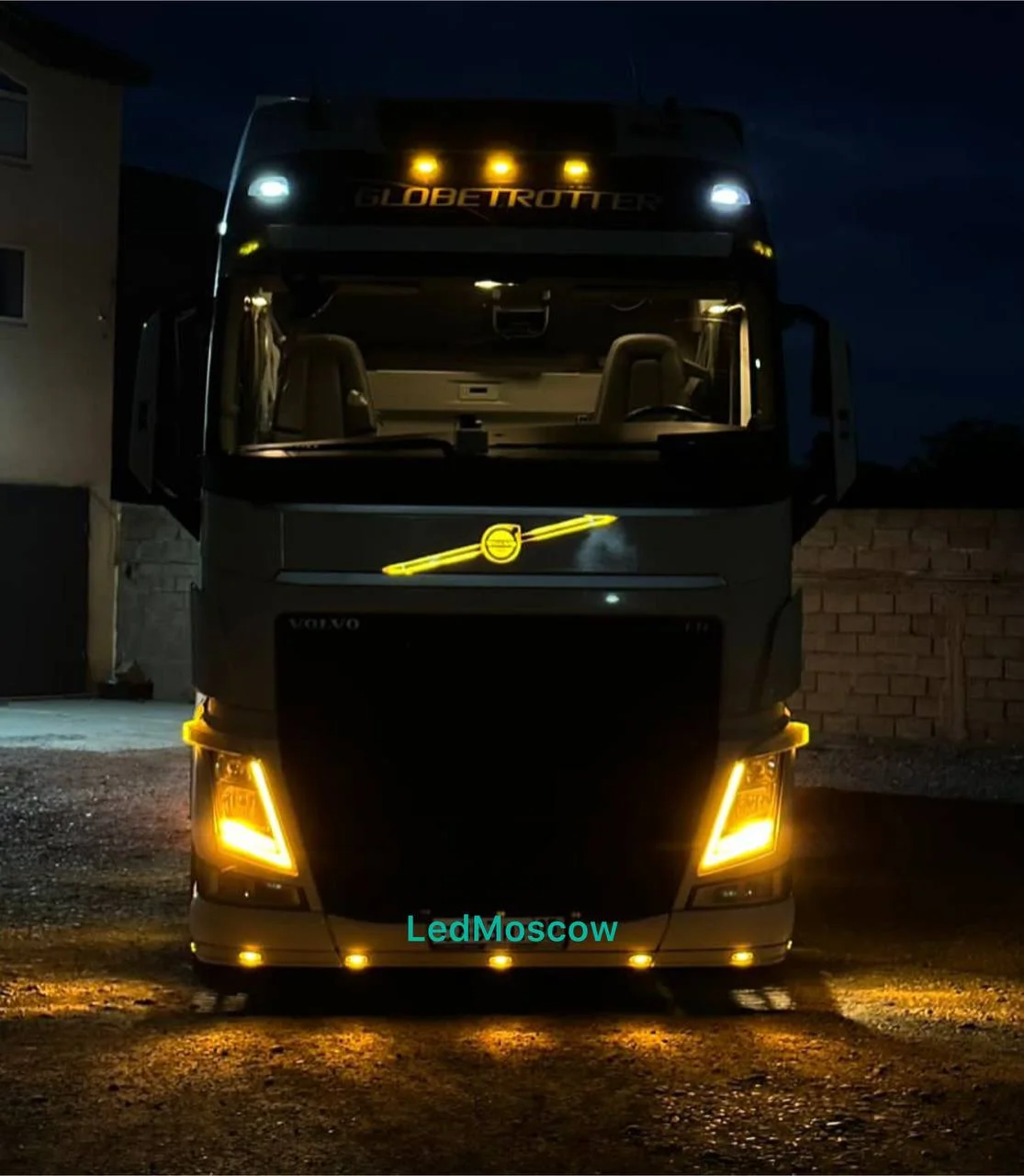 Volvo FH4 оранжевый, янтарные, дхо габариты - миниатюра 2