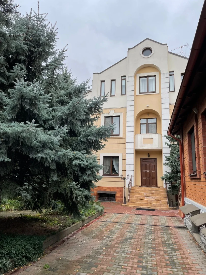 Особняк в центре северного на реке - изображение 1