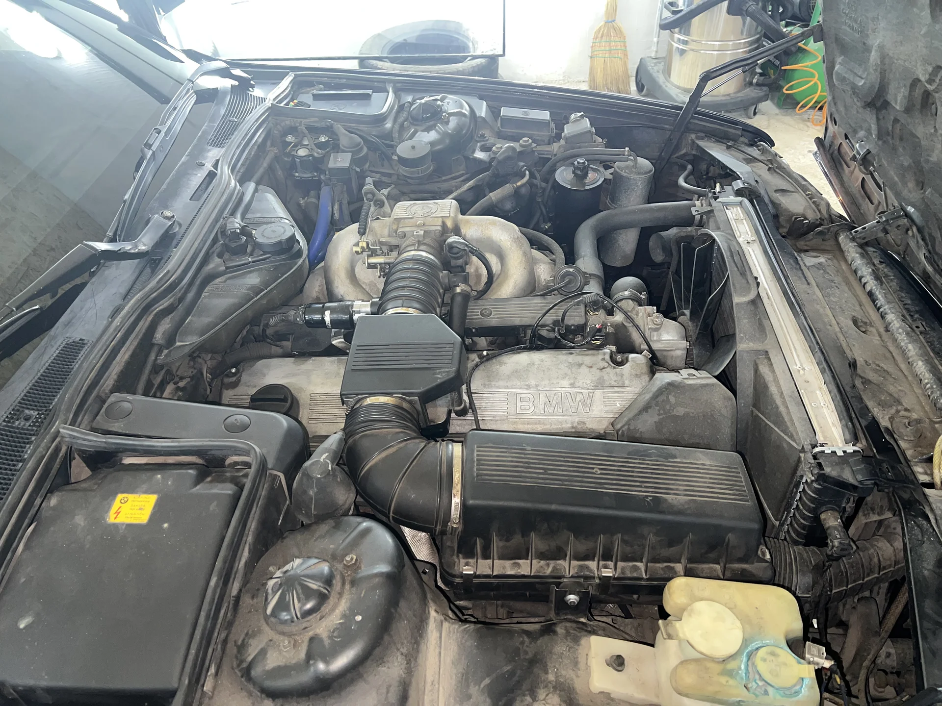 BMW E32 - миниатюра 27
