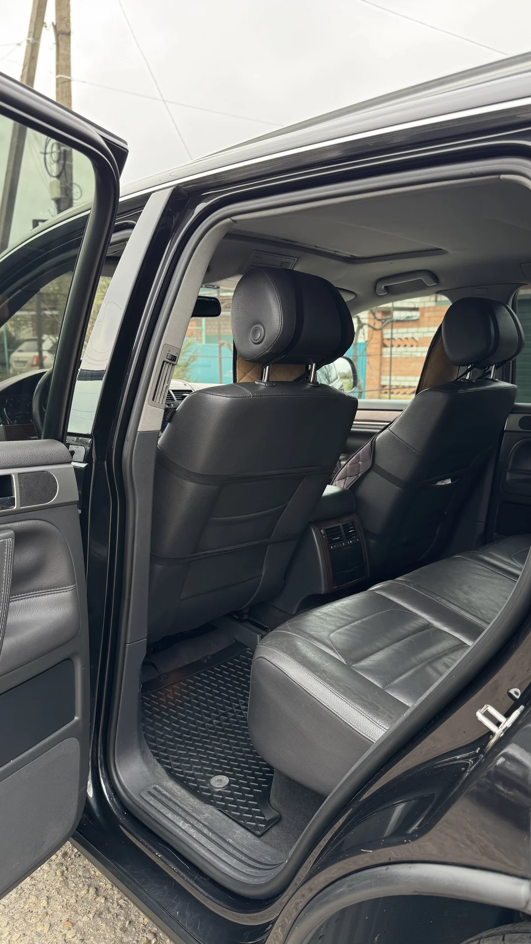 Автомобиль Volkswagen Touareg - миниатюра 7