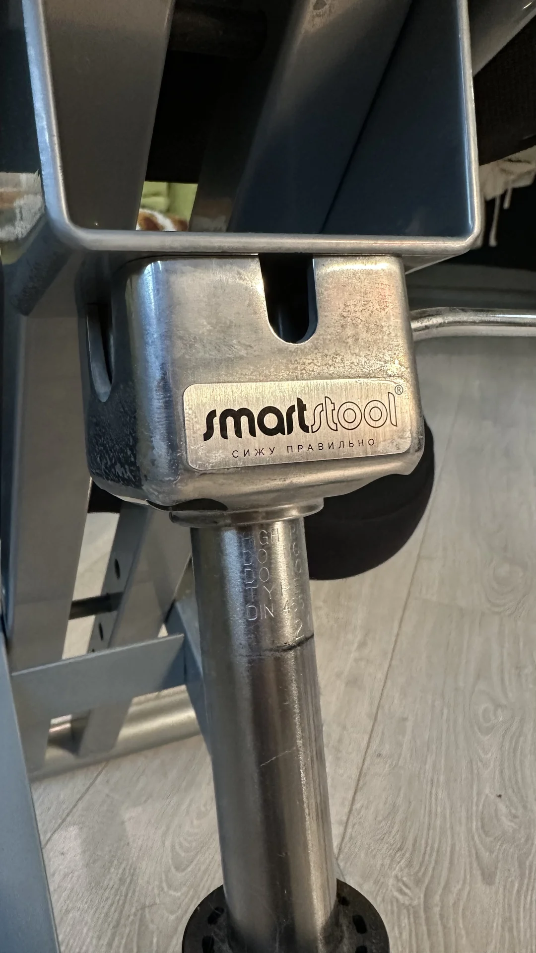 Коленный стул со спинкой Smart Stool - миниатюра 2