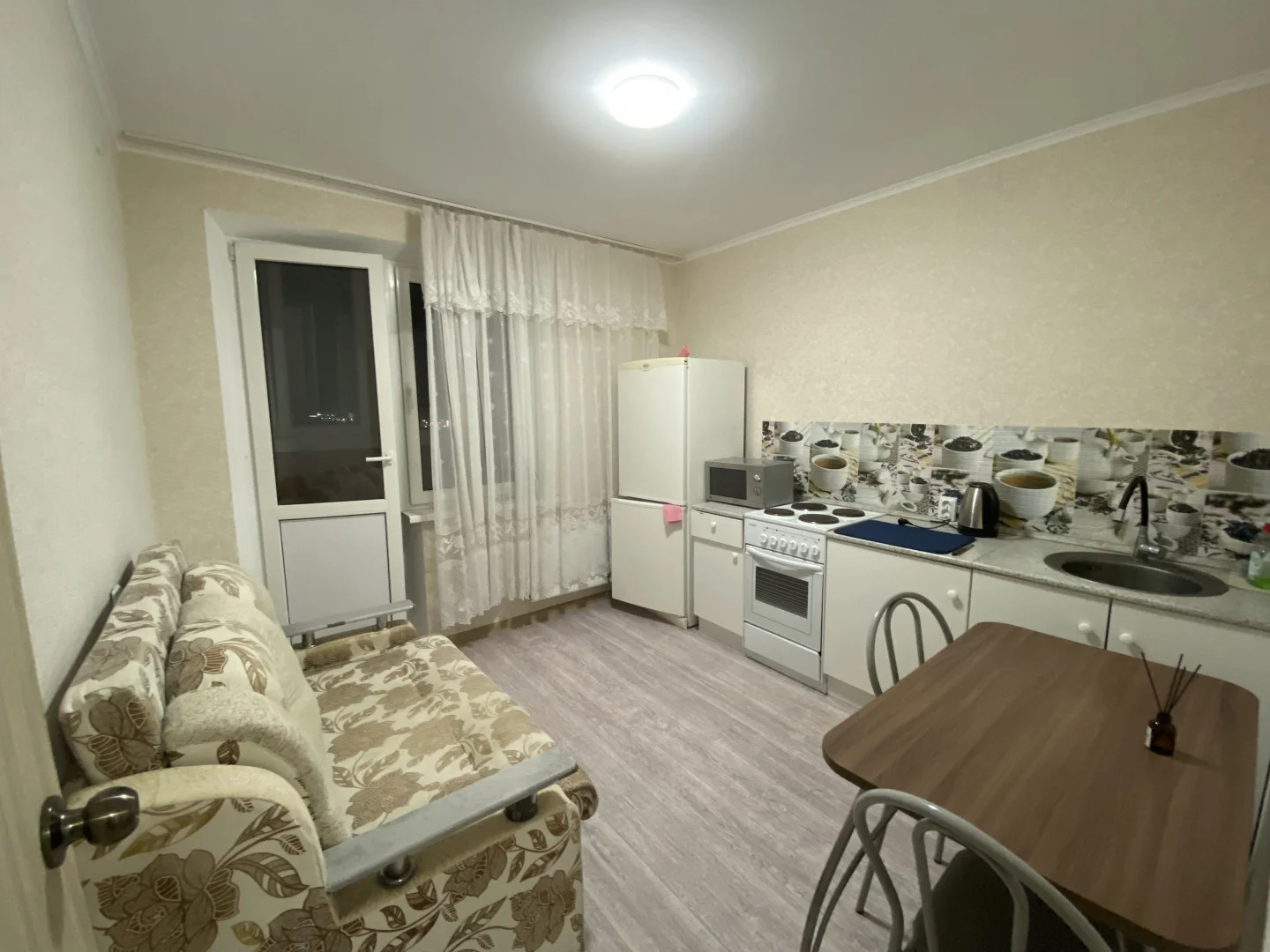 1-к. квартира, 40 м², вид на парк, мебель/техника в подарок. Срочно! - миниатюра 3