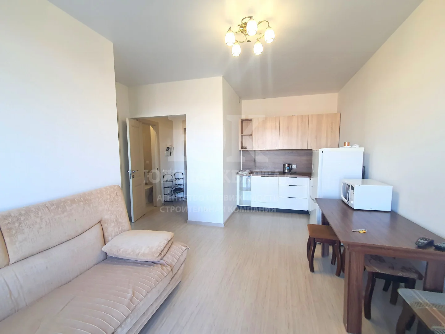 В продаже уютная , меблированная 1-комнатная квартира 41 кв.м. на 4 этаже 18 этажного дома. - миниатюра 2