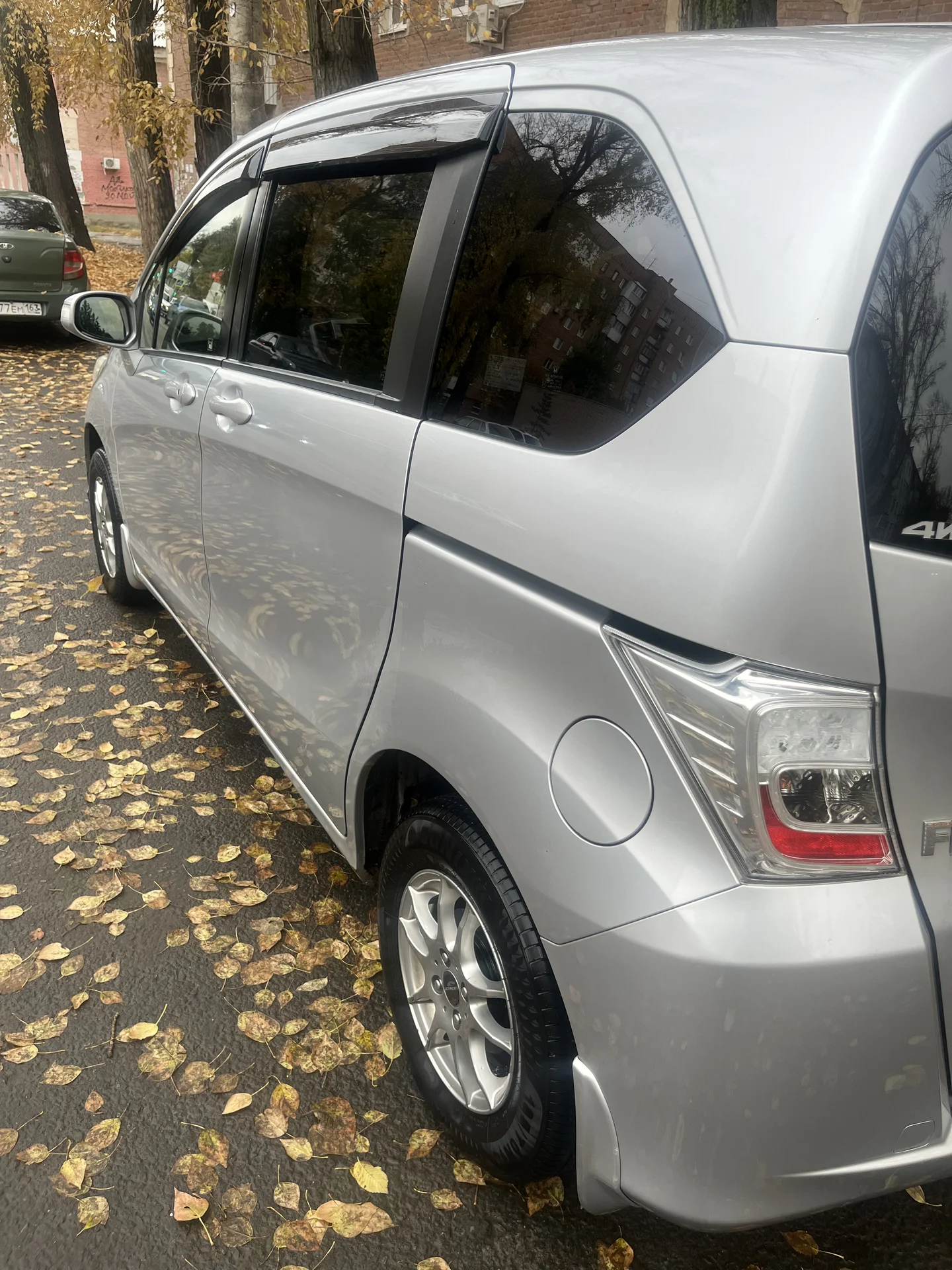 Honda Freed 4WD - миниатюра 4