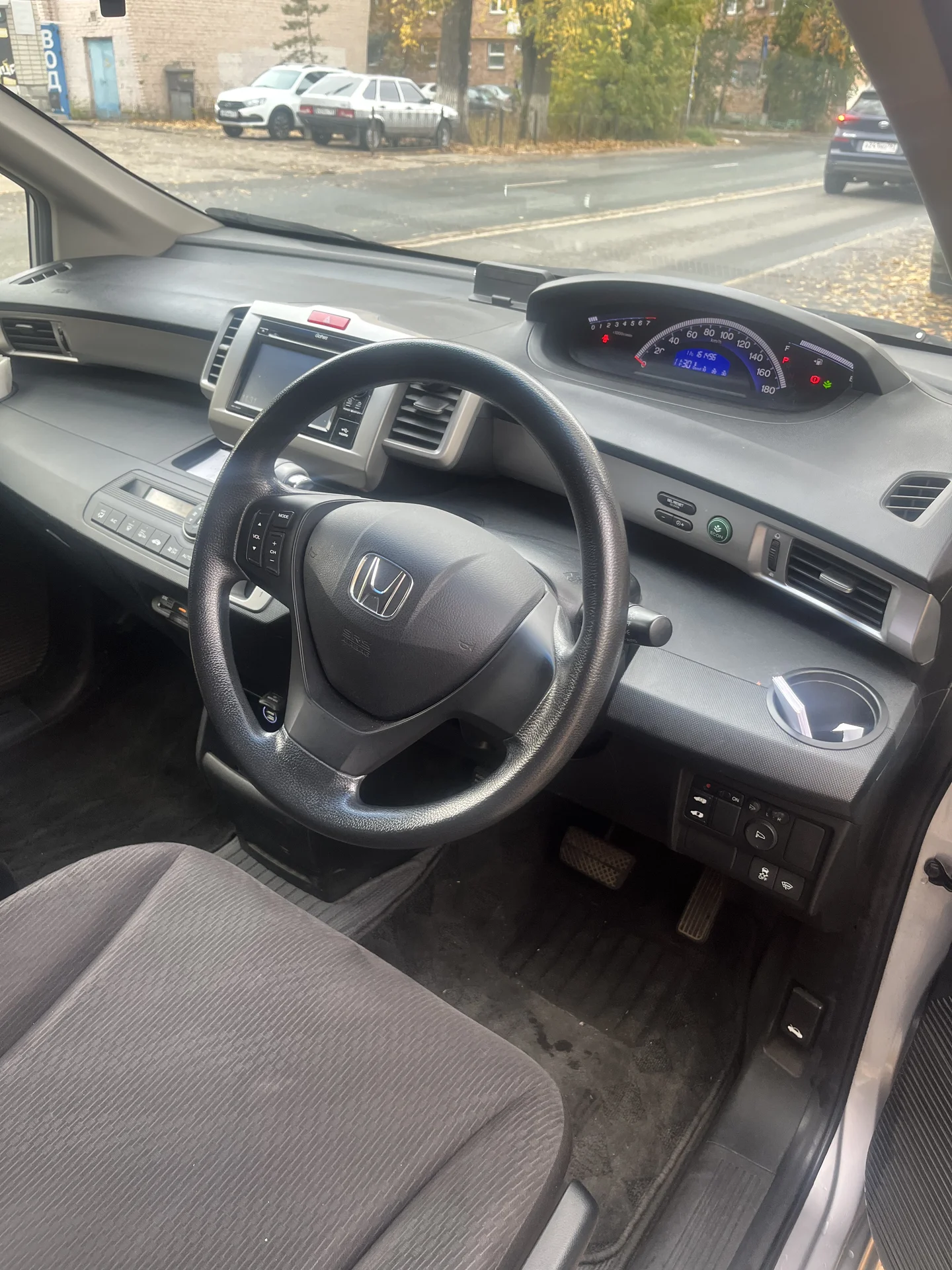 Honda Freed 4WD - миниатюра 6