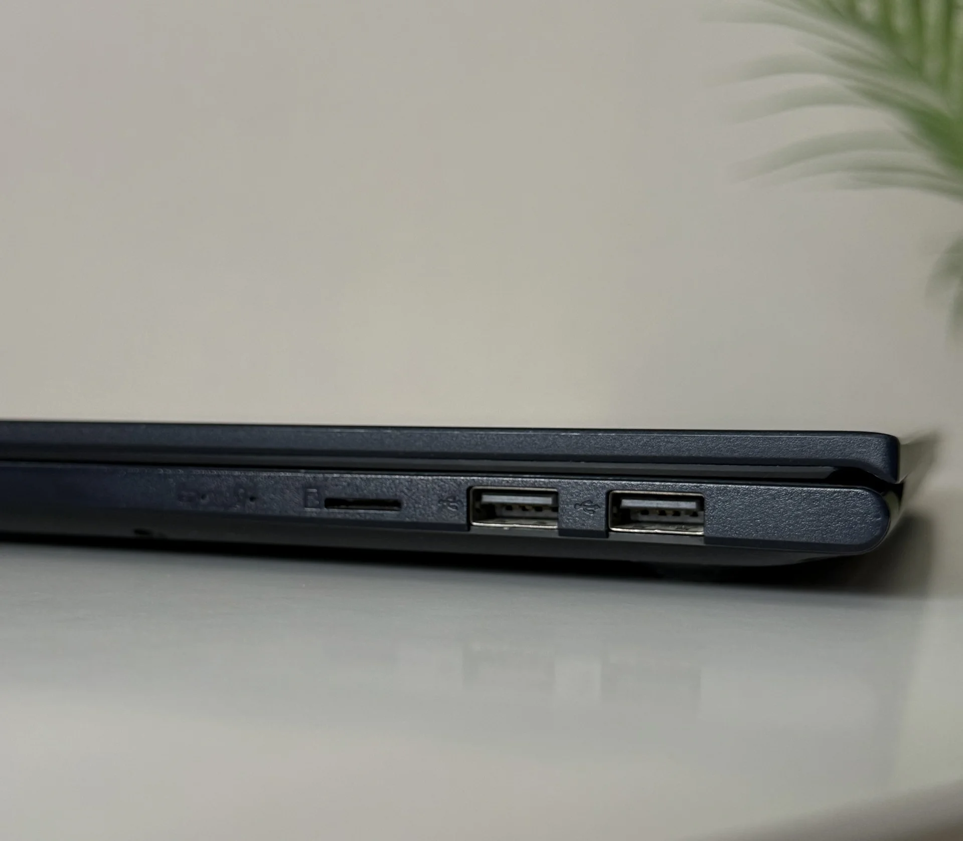 Ноутбук ASUS VivoBook 14 - миниатюра 4