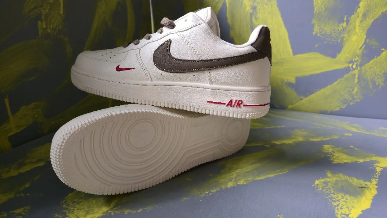 Nike air force 1 milk