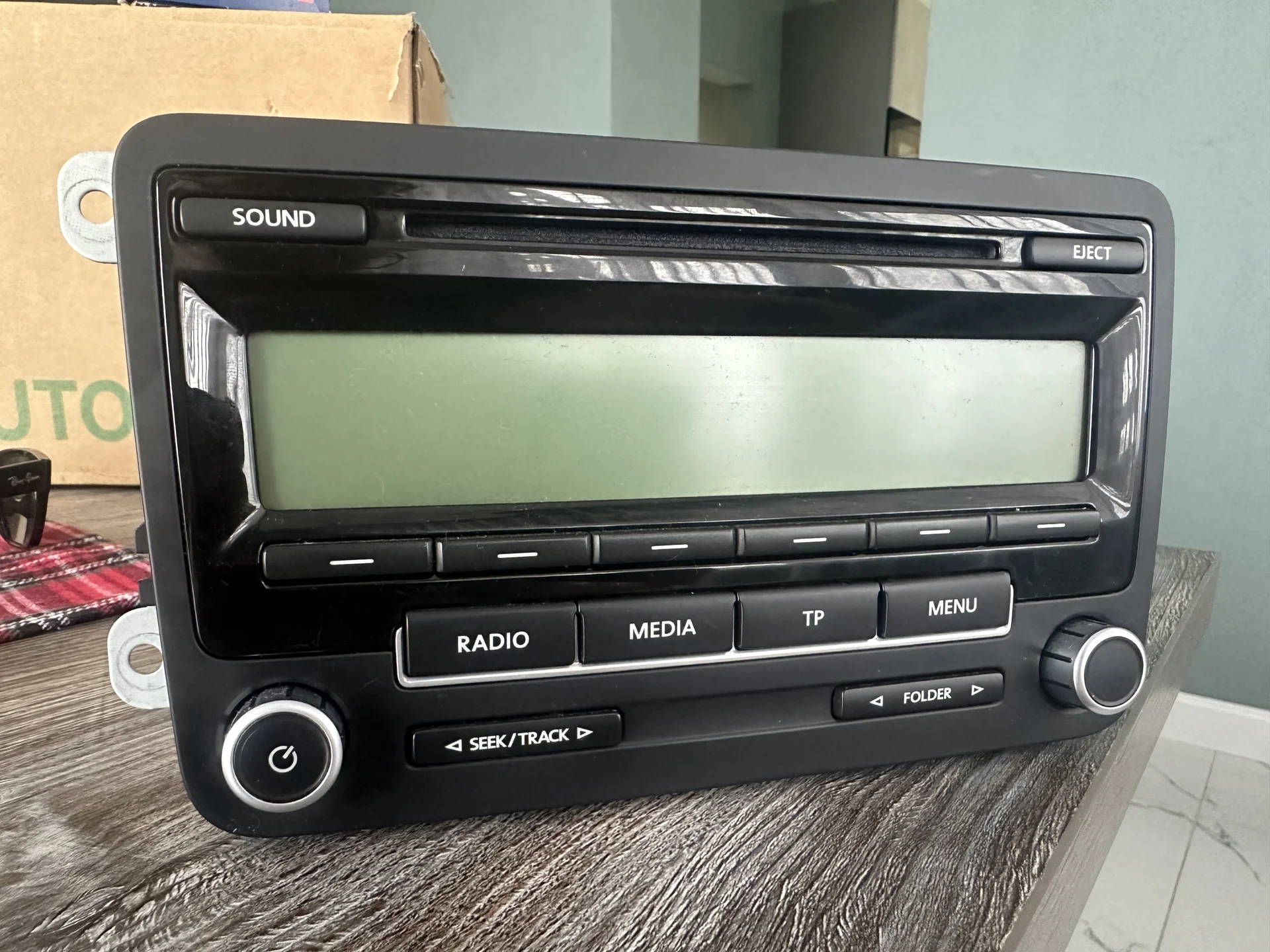 Штатная магнитола Volkswagen - изображение 1