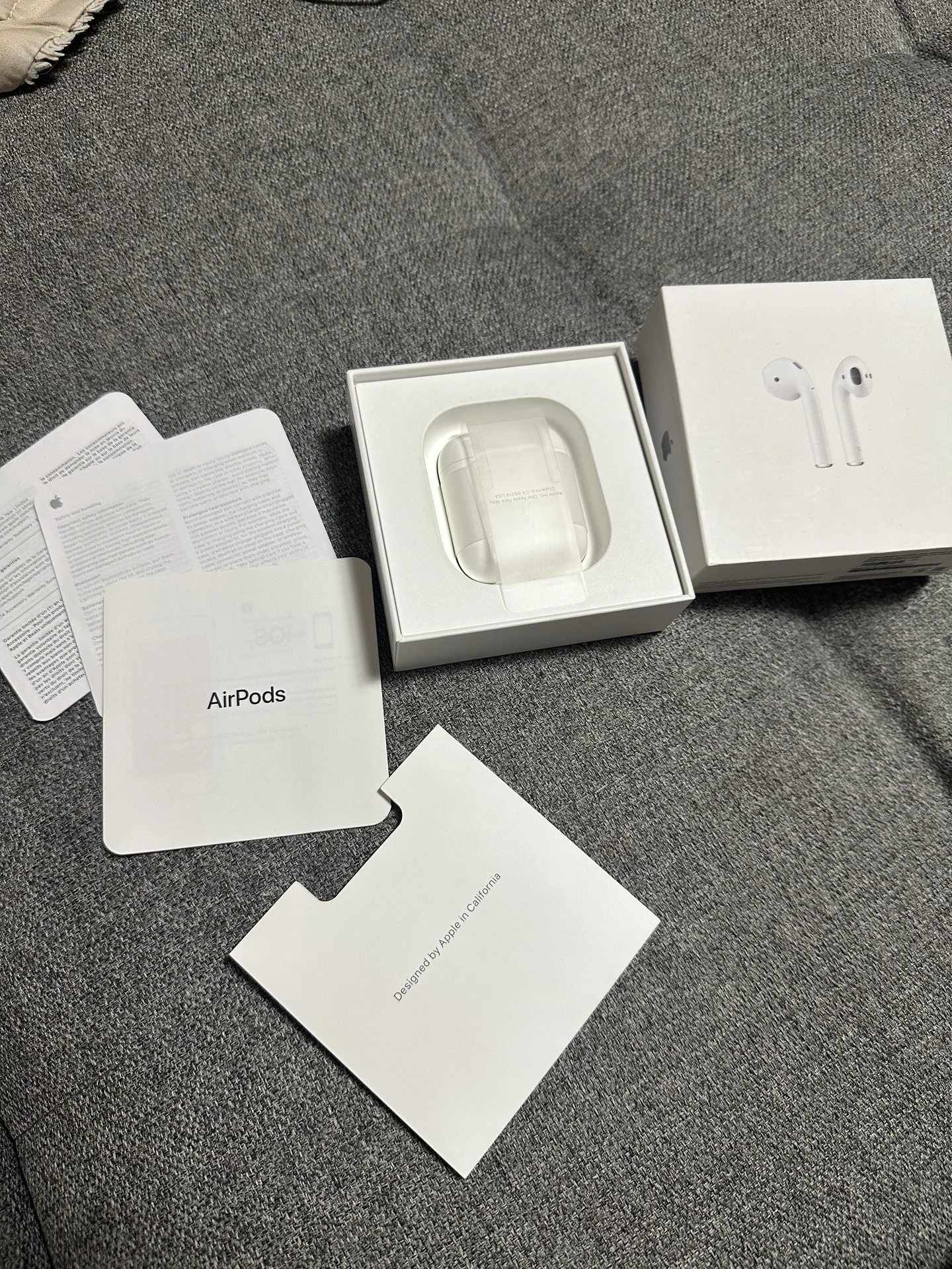 Apple AirPods 1 - миниатюра 3