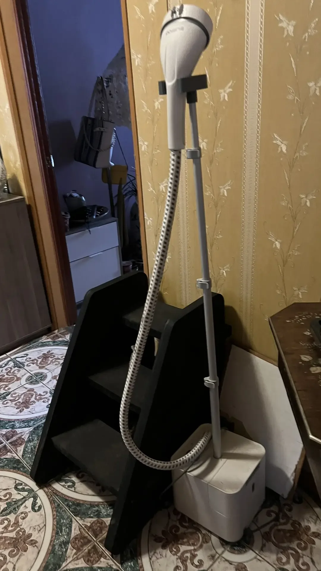 Отпариватель для одежды вертикальный - миниатюра 2