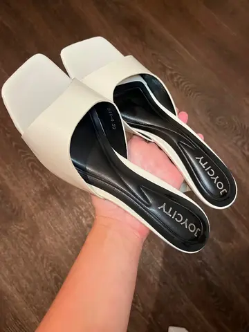 Белые мюли на низком каблуке