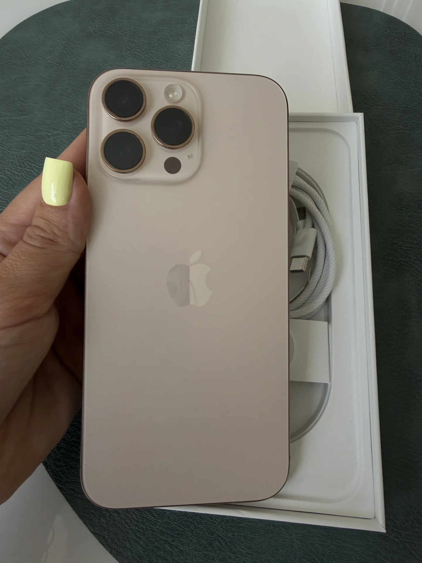 IPhone 16 pro max 256 gb - изображение 1