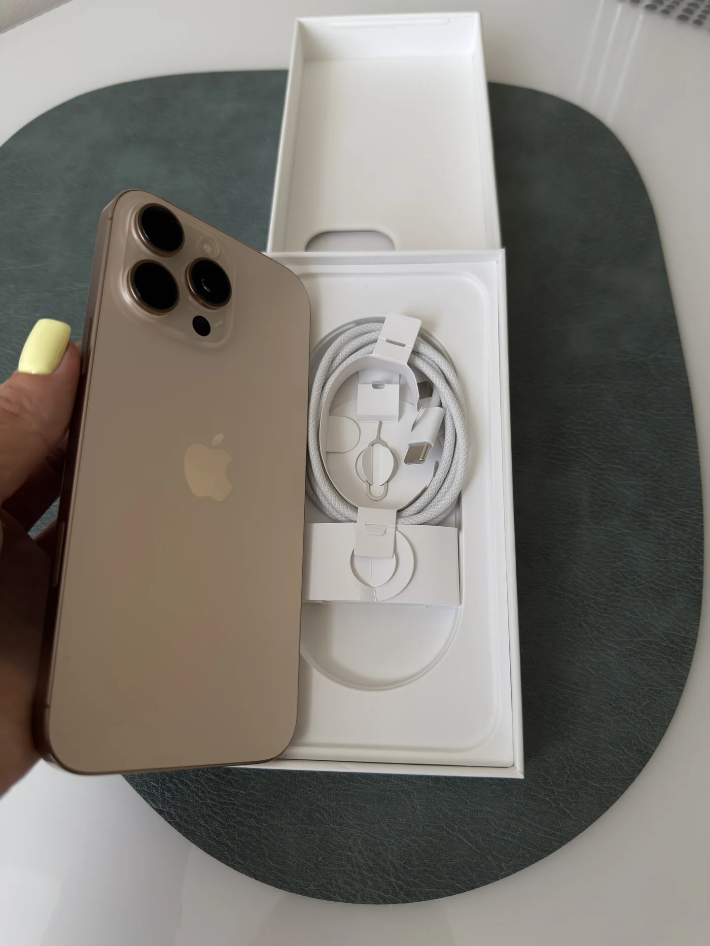 IPhone 16 pro max 256 gb - миниатюра 2