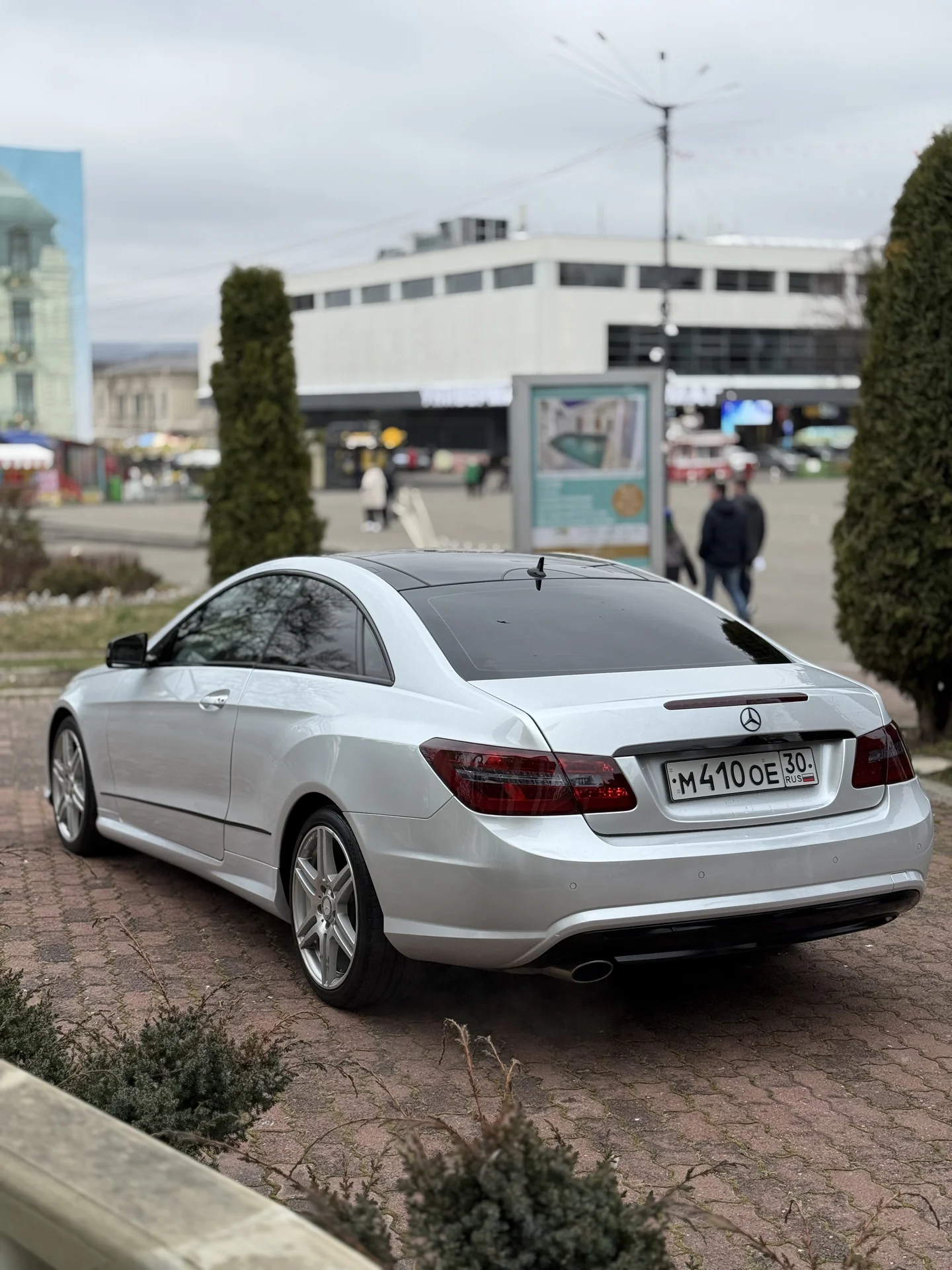 Mercedes Benz E250 - миниатюра 6
