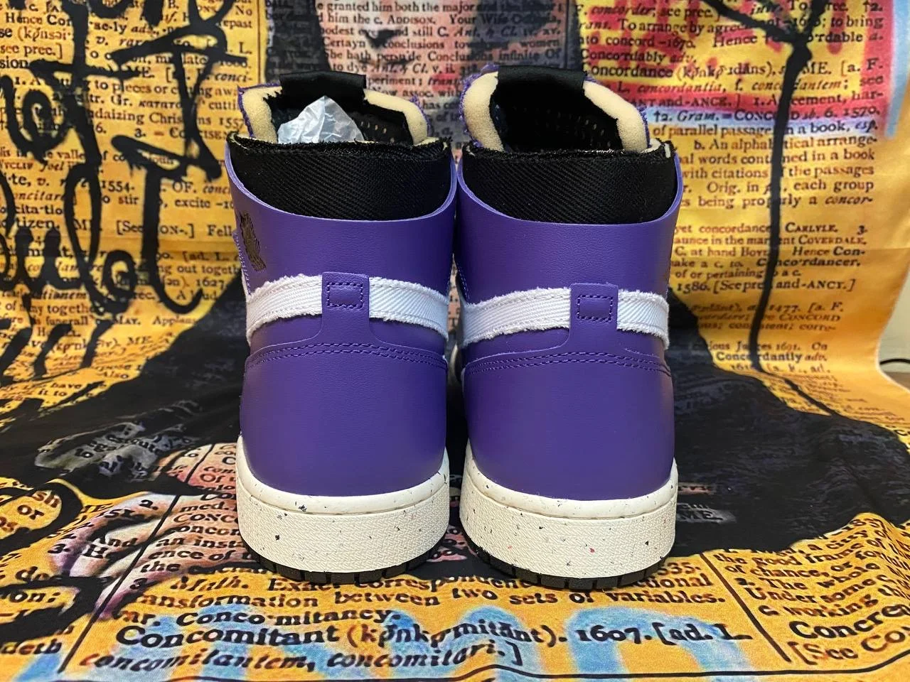 Оригинальные кроссовки Nike Air Jordan 1 High Zoom - миниатюра 4