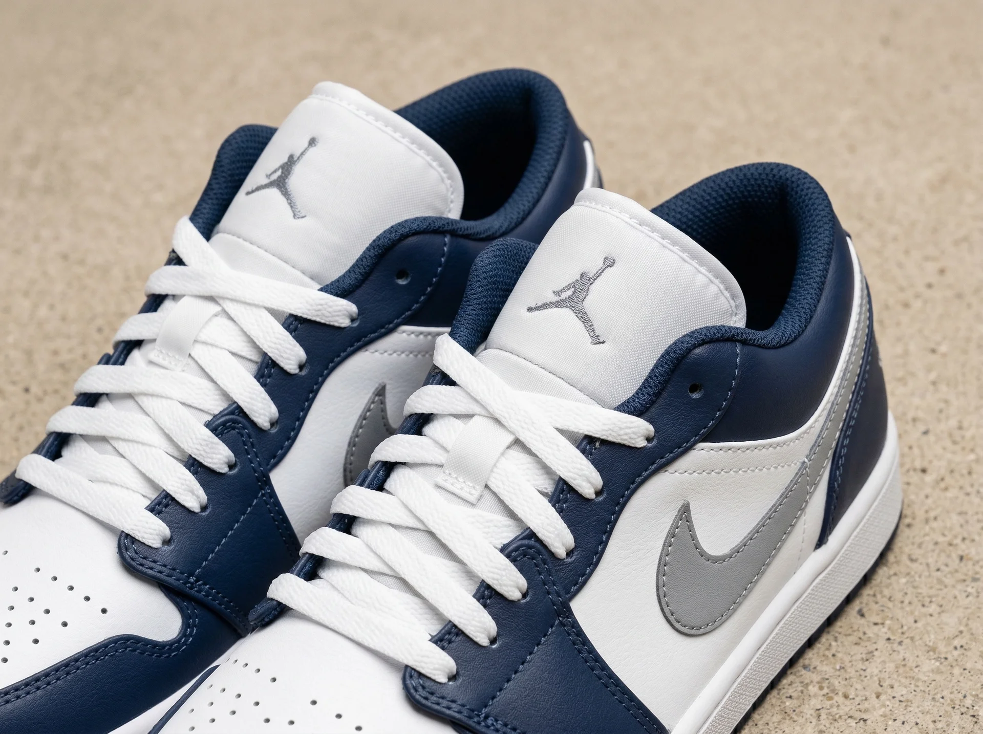 Мужские кроссовки Nike Air Jordan 1 Mid Low - миниатюра 4