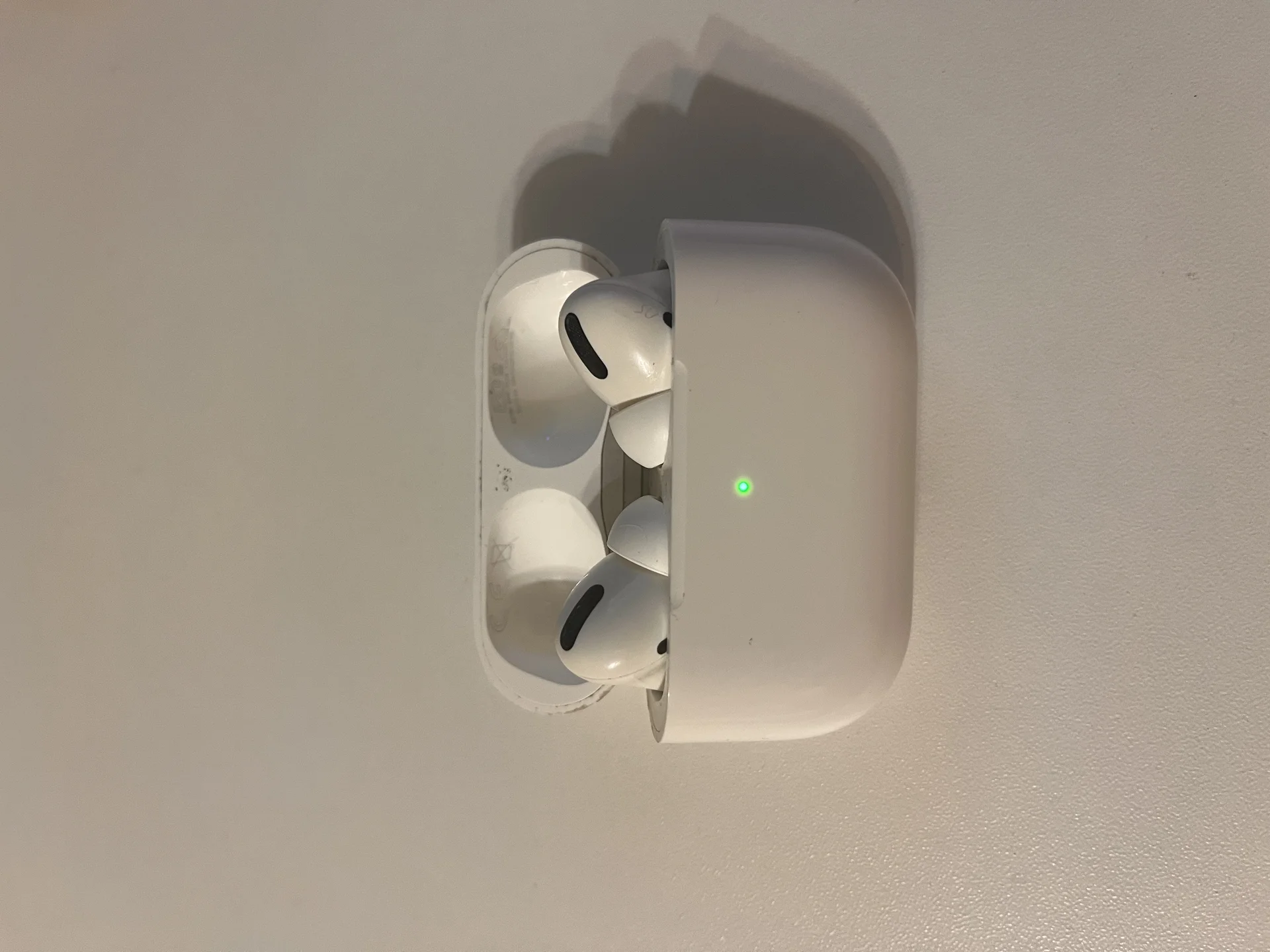Наушники apple air pods - изображение 1