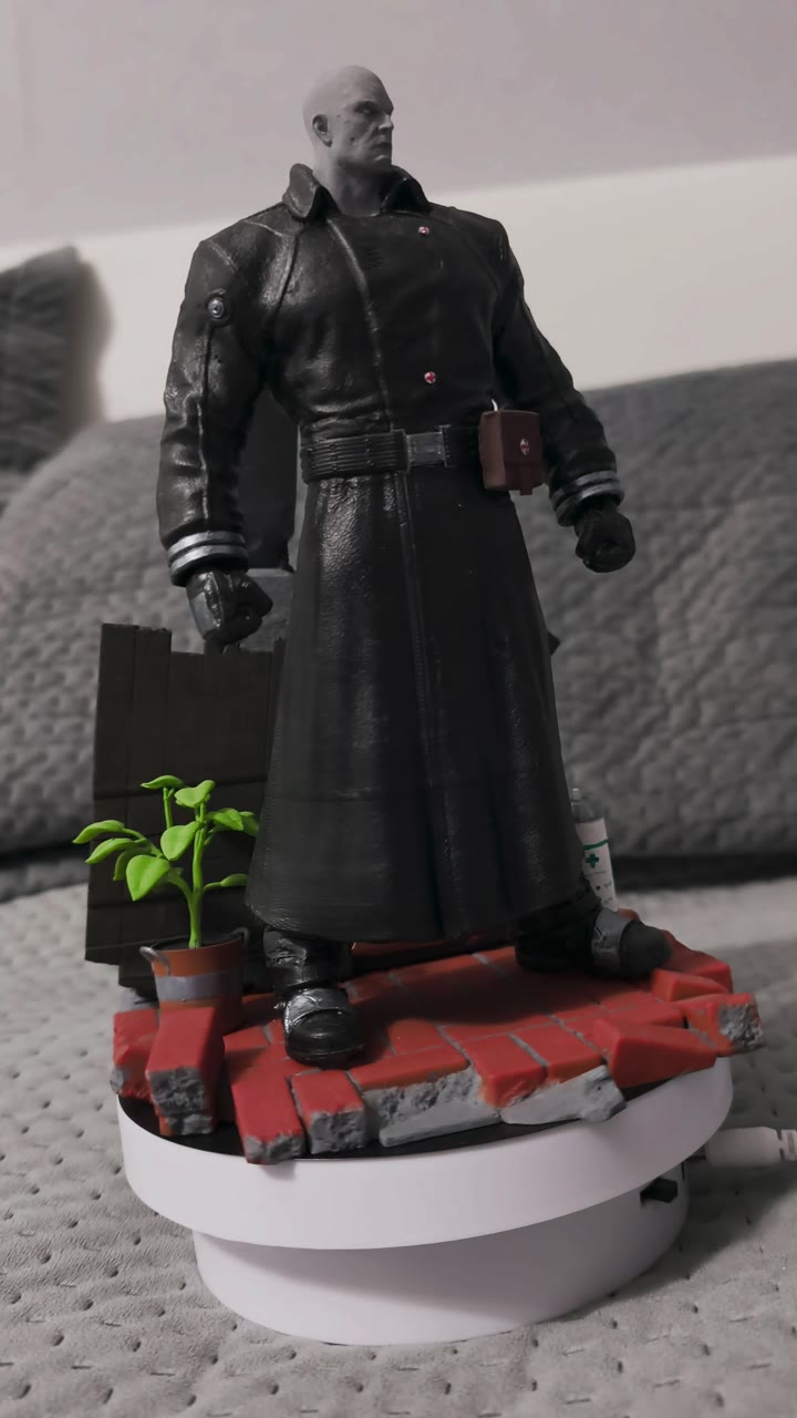 Resident evil Tyrant Mr.X. фигурка