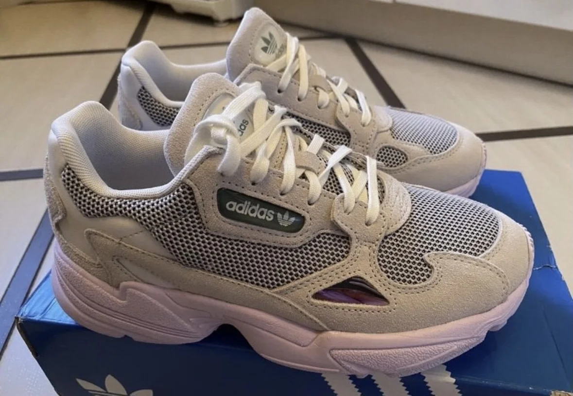 Adidas кроссовки - миниатюра 3
