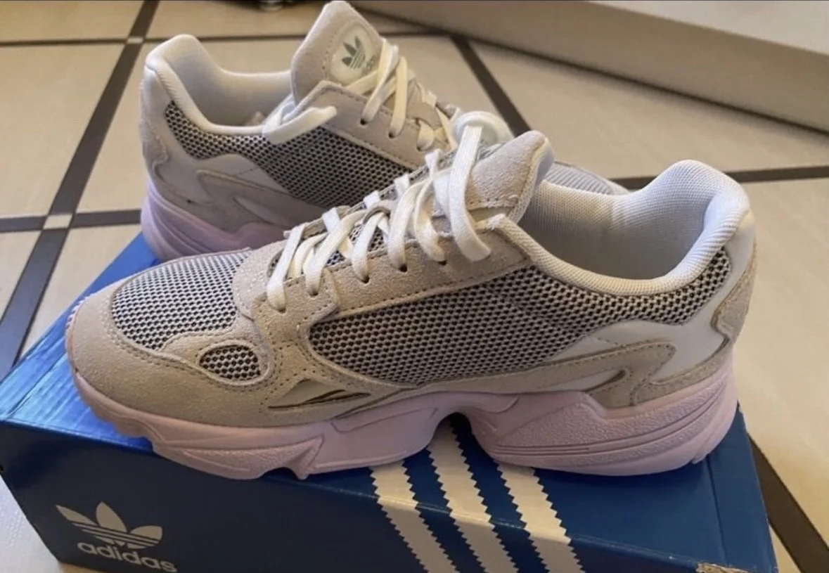 Adidas кроссовки - миниатюра 4