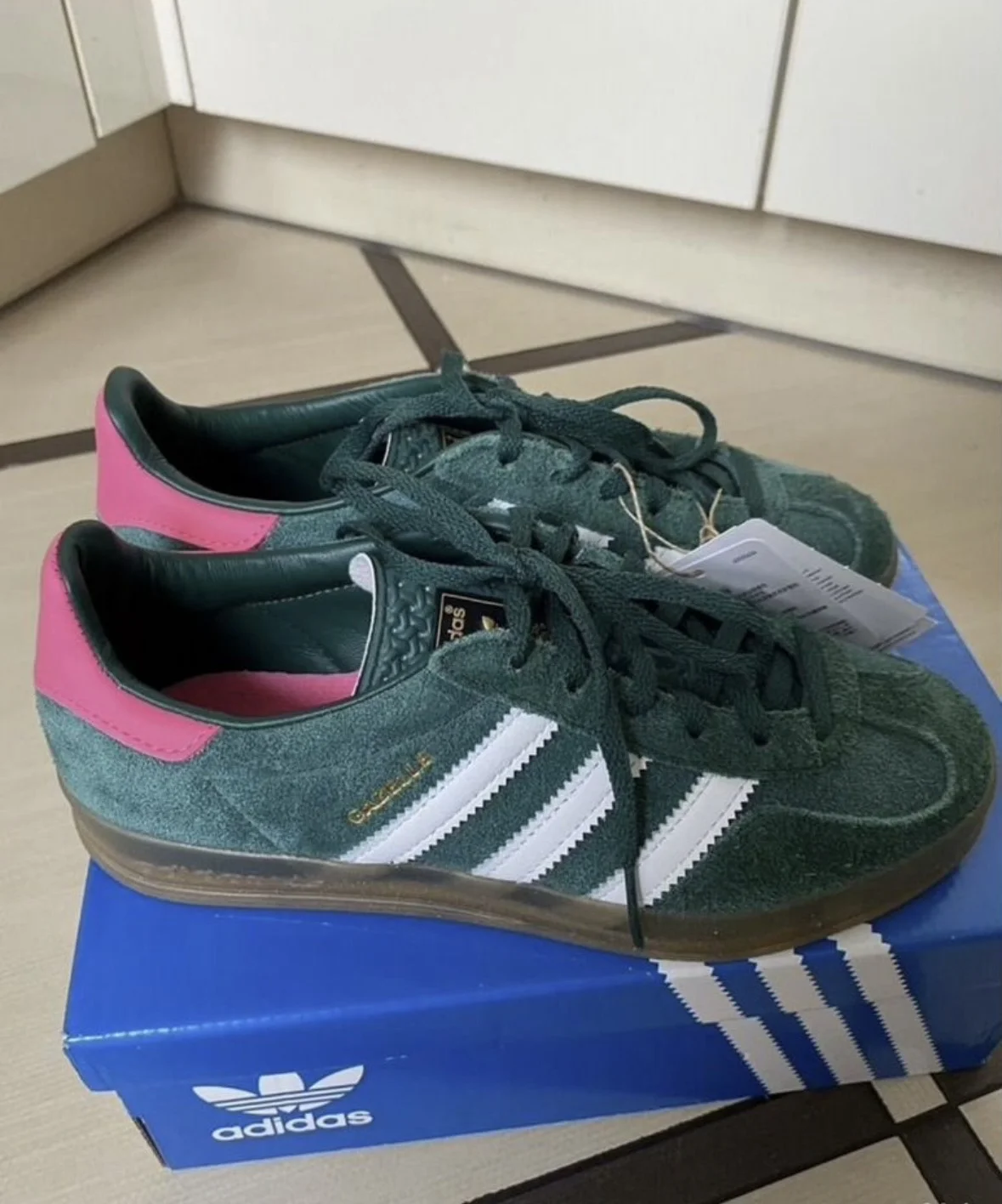 Adidas кроссовки - миниатюра 2