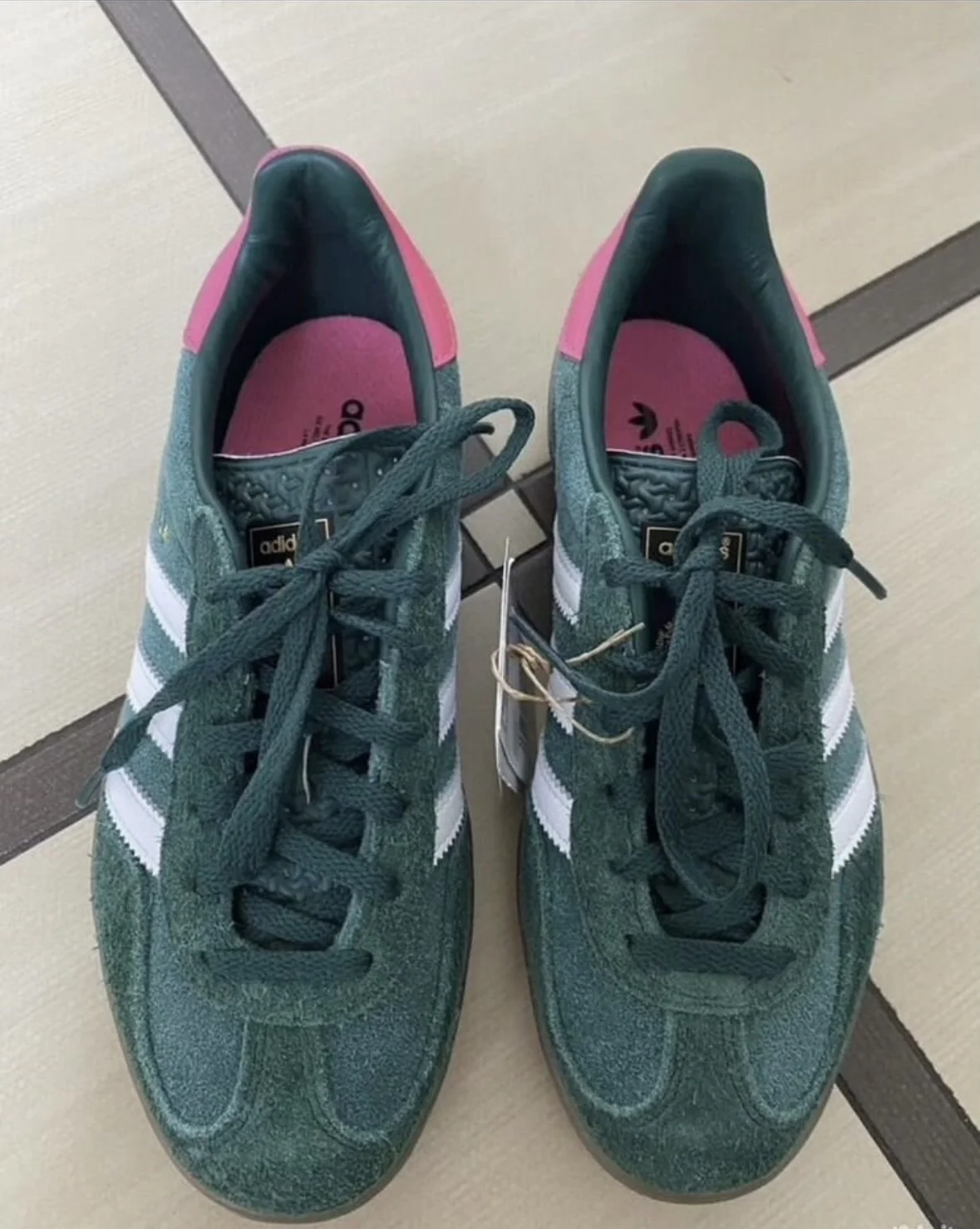 Adidas кроссовки - миниатюра 3