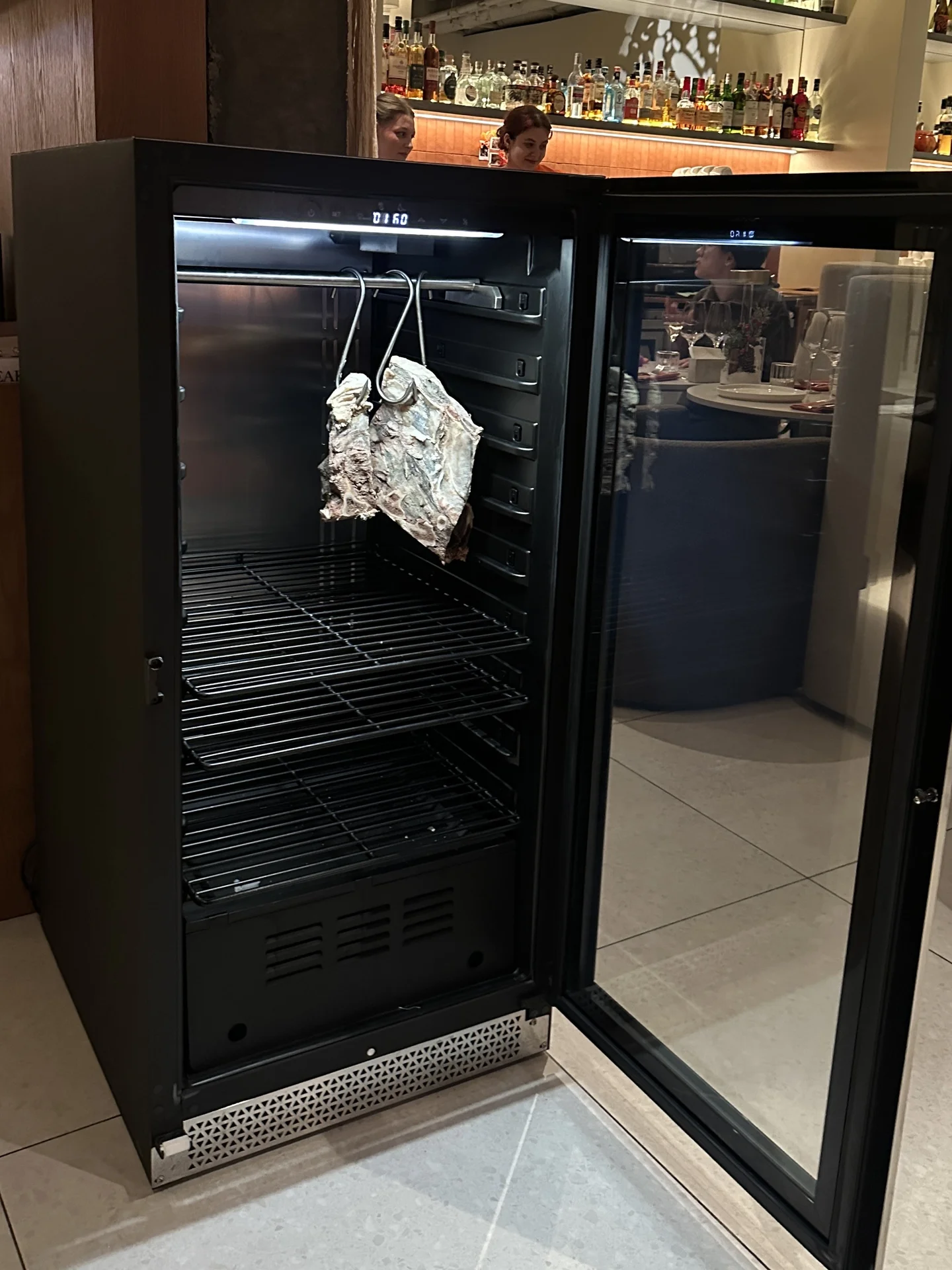 Шкаф для сухого вызревания мяса Hurakan HKN-MA230 - миниатюра 3