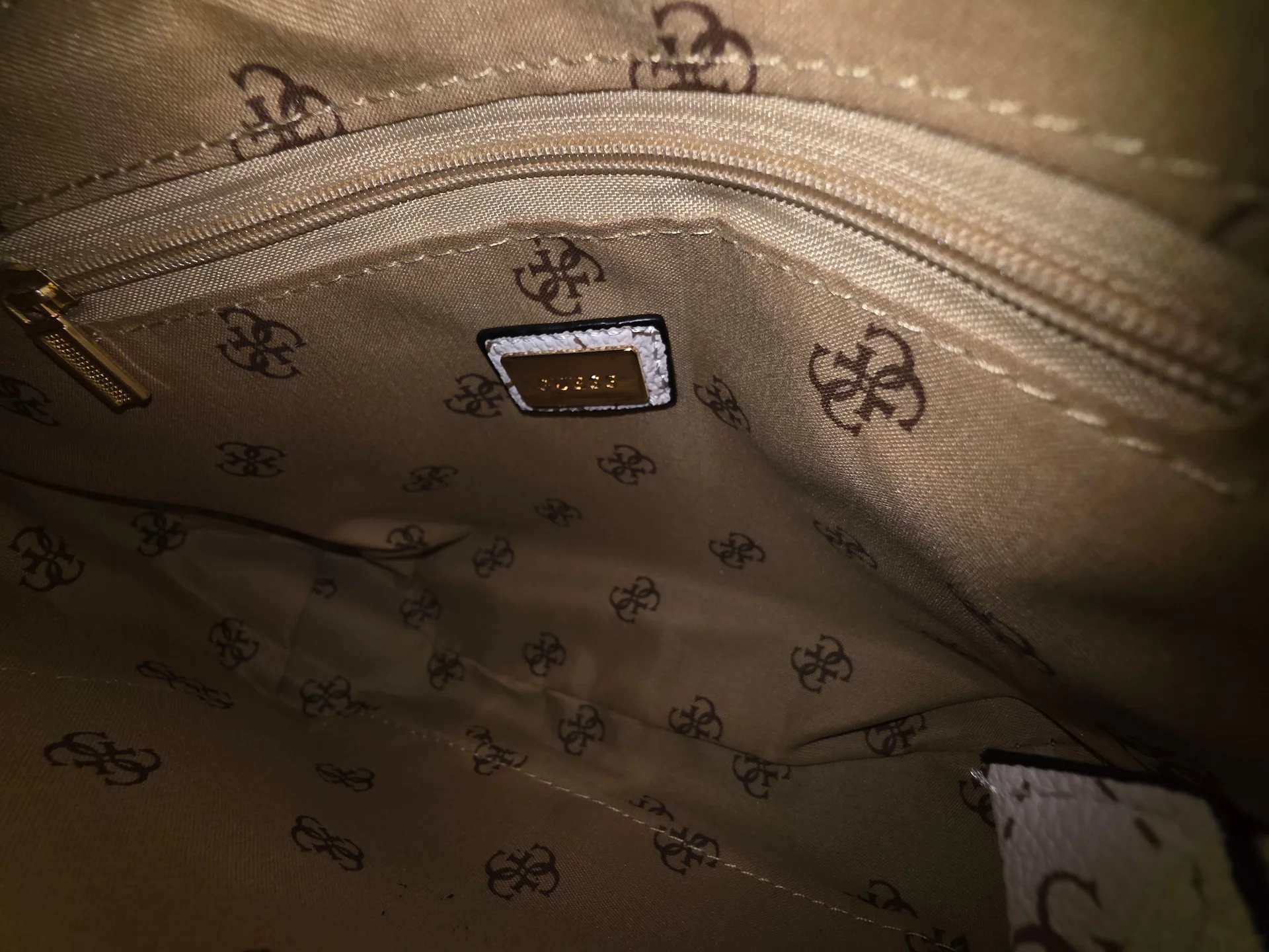 Кросбоди сумка Guess через плечо - миниатюра 6