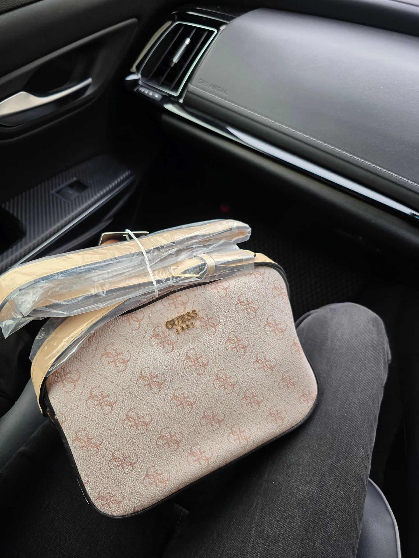 Кросс-боди сумка Guess