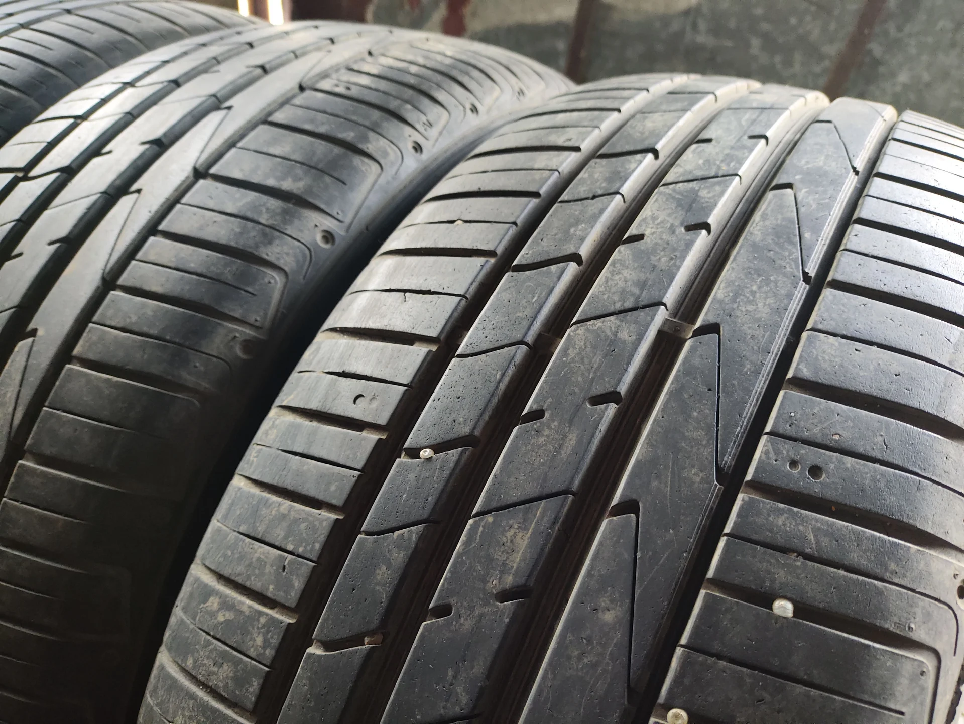 Шины Hankook 215/50 R18 - изображение 1