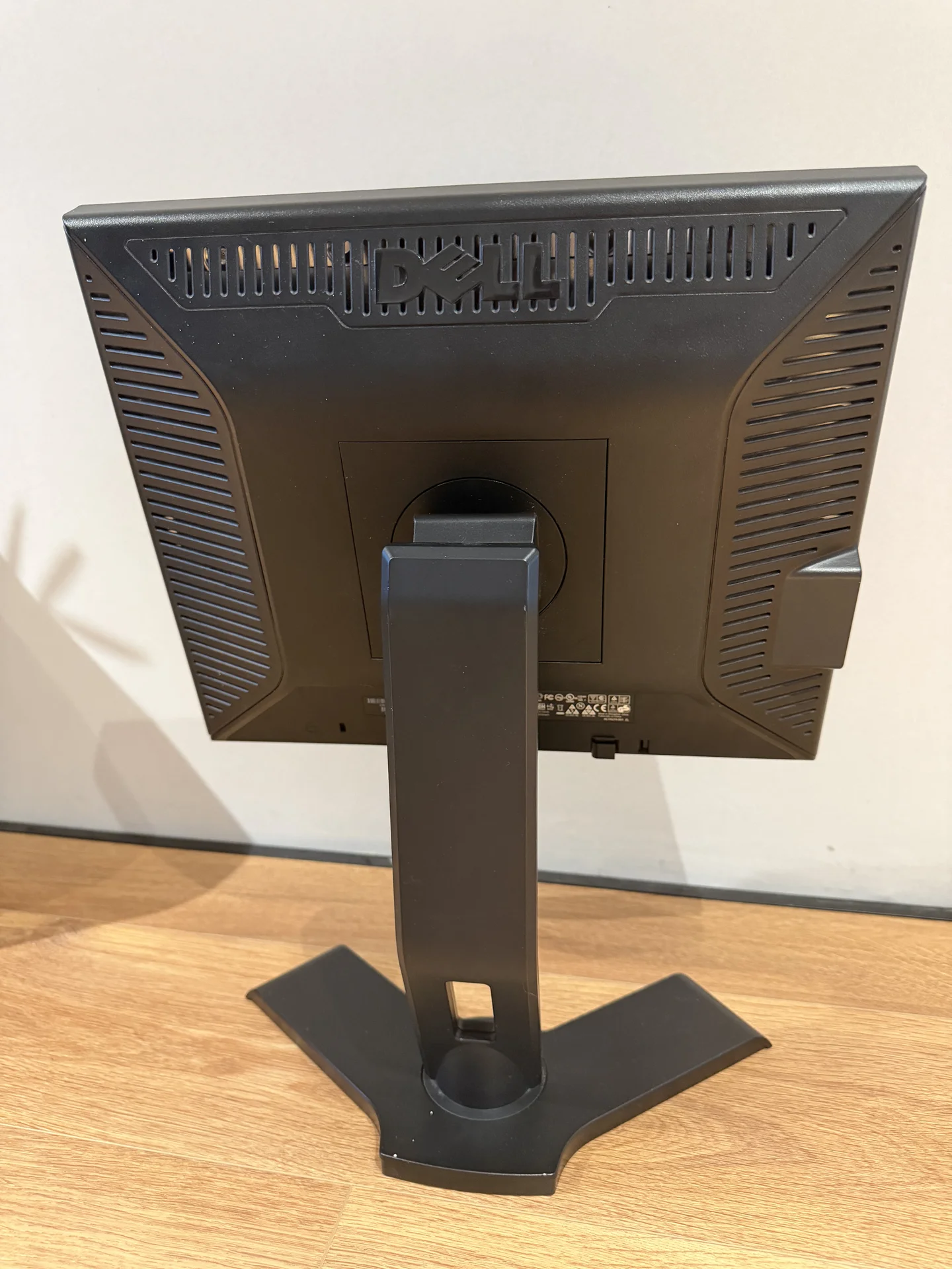 ЛЕГЕНДАРНЫЙ МОНИТОР DELL ULTRASHARP 1708FPt 17 - миниатюра 3