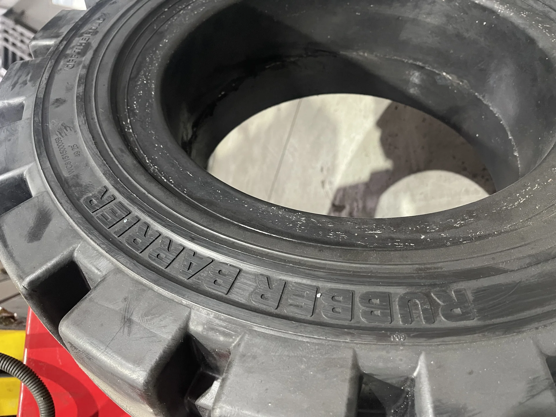 Шины для погрузчика 5.00-8 Rubber Barrier - изображение 1