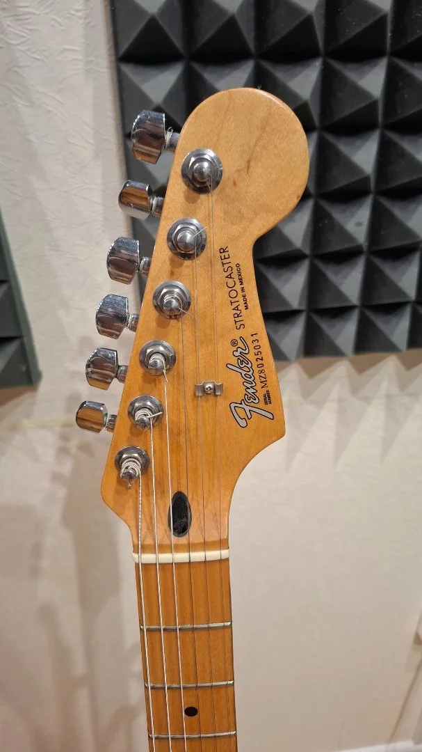 Fender Stratocaster Mexico 2008 - миниатюра 2
