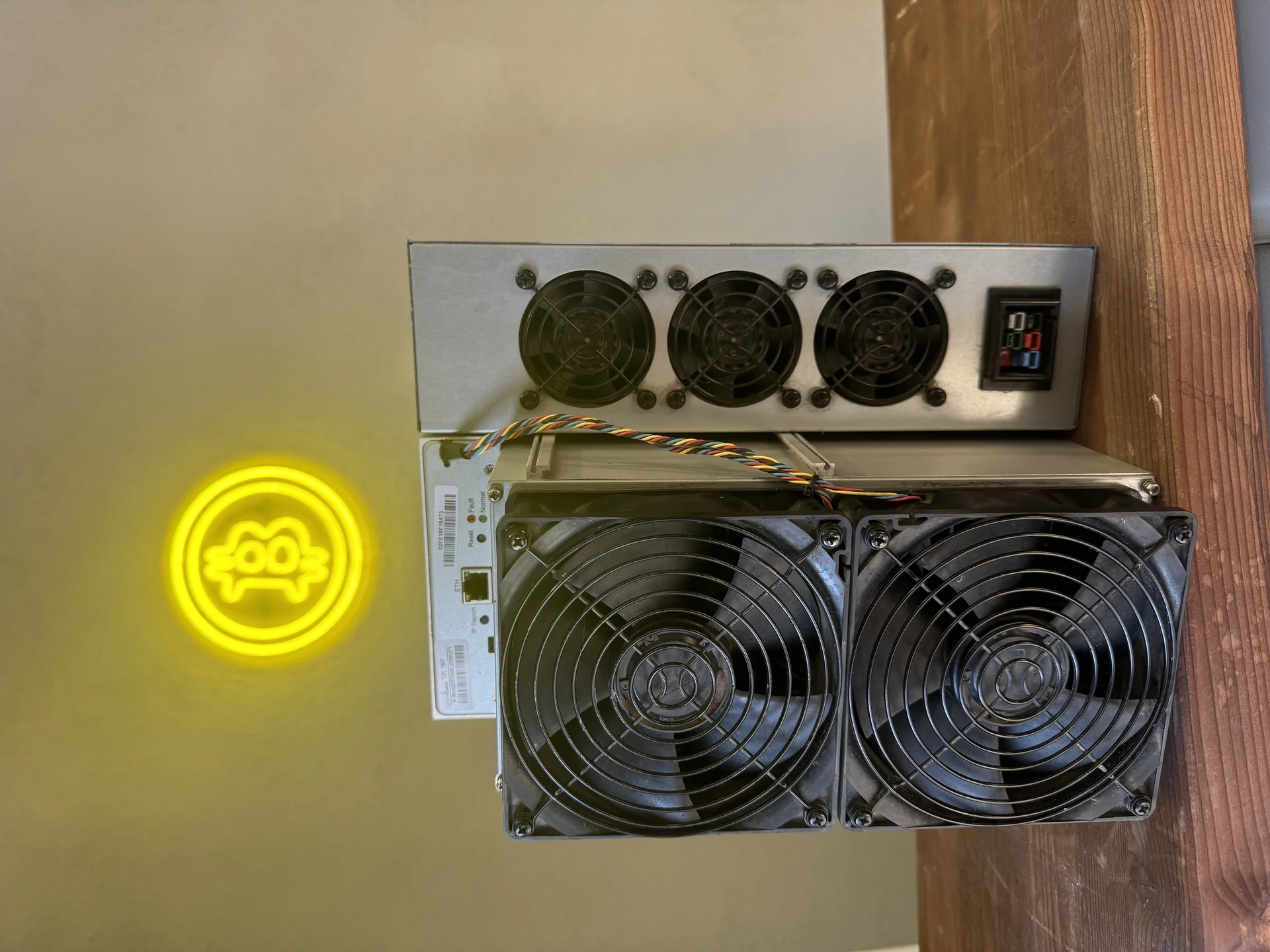 Antminer t21 190t - изображение 1