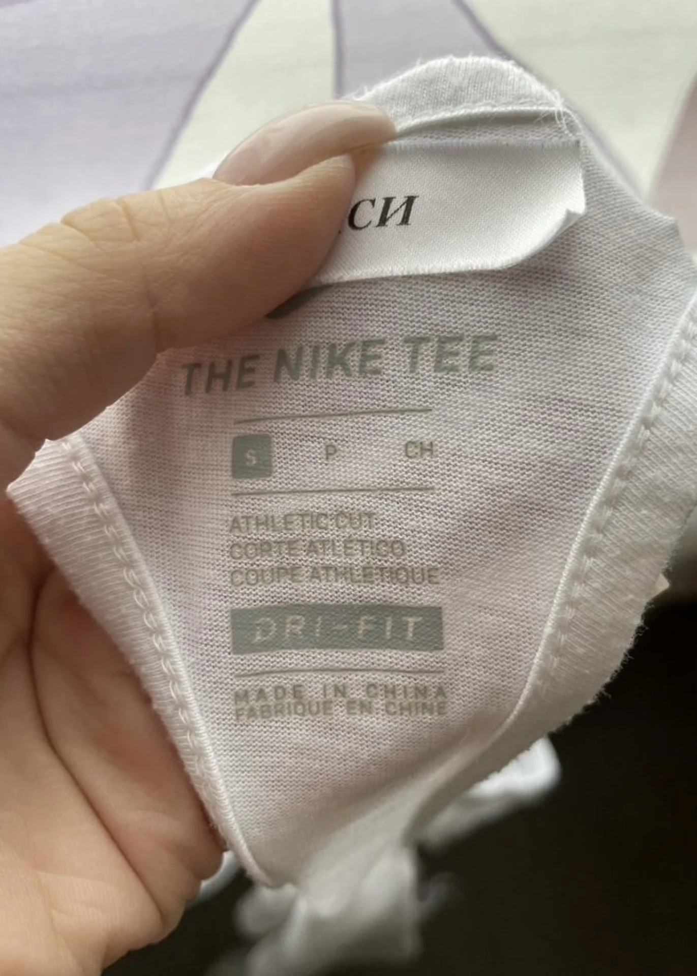 Оригинальные спортивные футболки Nike и Guess - миниатюра 4